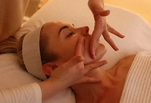 Divine Face® manual face drainage and modeling